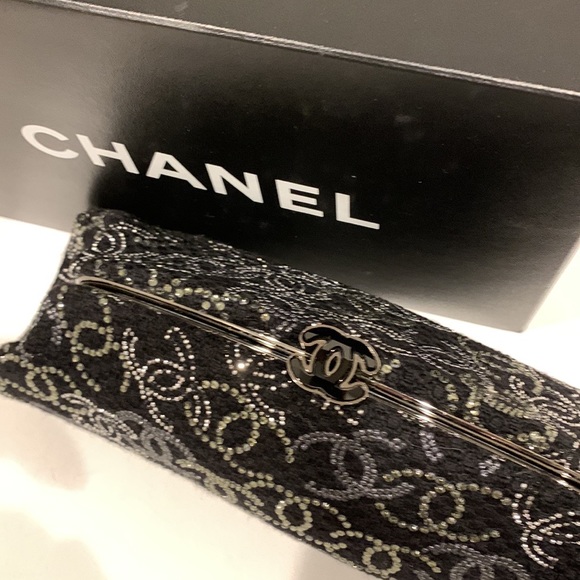 CHANEL Rare 🖤🤍Paris Shanghai Swarovski Studded Crystal Boucle Clutch CC Logo Bag - Picture 10 of 16